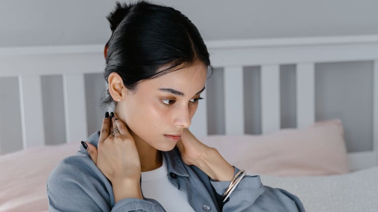 How to Relieve a Stiff Neck-Tips on a Common Condition and Self-care Measures
